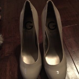 ***ONE DAY SALE*** Guess Pumps